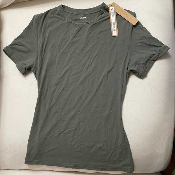 NWT Skims Fits Everybody Short Sleeve T-Shirt  Gunmetal Size XL - Picture 4 of 5
